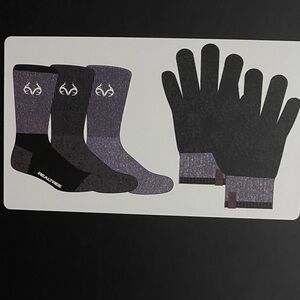 Realtree Men's Black and Gray Sock and Glove Set